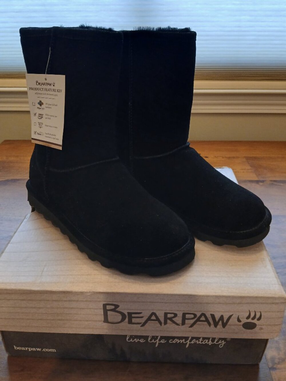 BearPaw Elle Short Boots - 9 WIDE - BLACK (NWT/NIB)